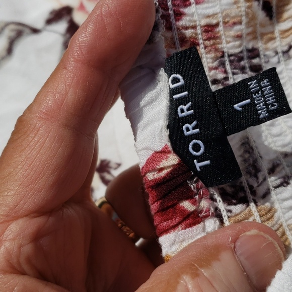 TORRID Ivory rose print DRESS On/Off shoulder, Ruched top. SIZE 1 EUC - Picture 12 of 12